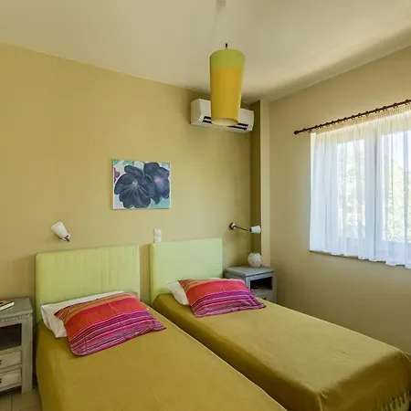 Tria Luxury Residences * Stoupa