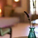 Tria Luxury Residences 斯陶帕