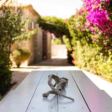 Tria Luxury Residences 別荘 Stoúpa