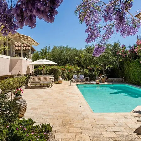 Tria Luxury Residences * Stoupa