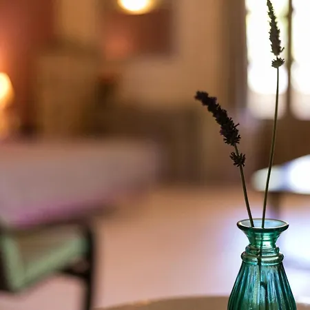 Tria Luxury Residences Stoúpa