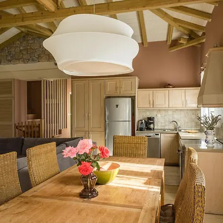 別荘 Tria Luxury Residences Stoúpa