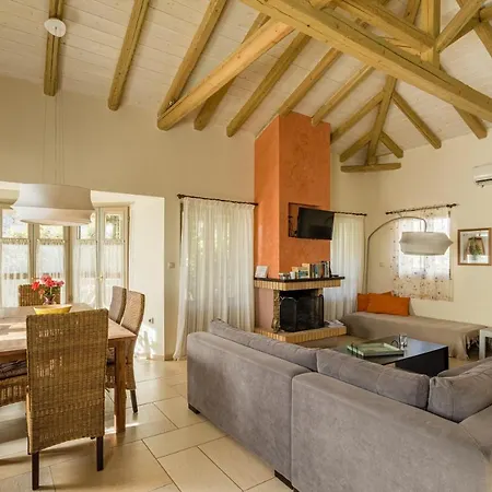 Tria Luxury Residences *