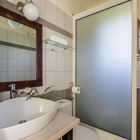 Tria Luxury Residences Stoupa