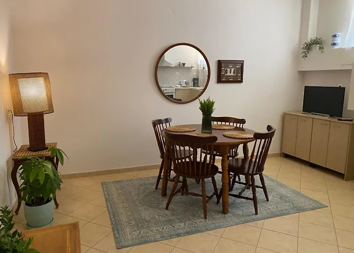 Tria Luxury Residences Vakantiehuis Stoúpa